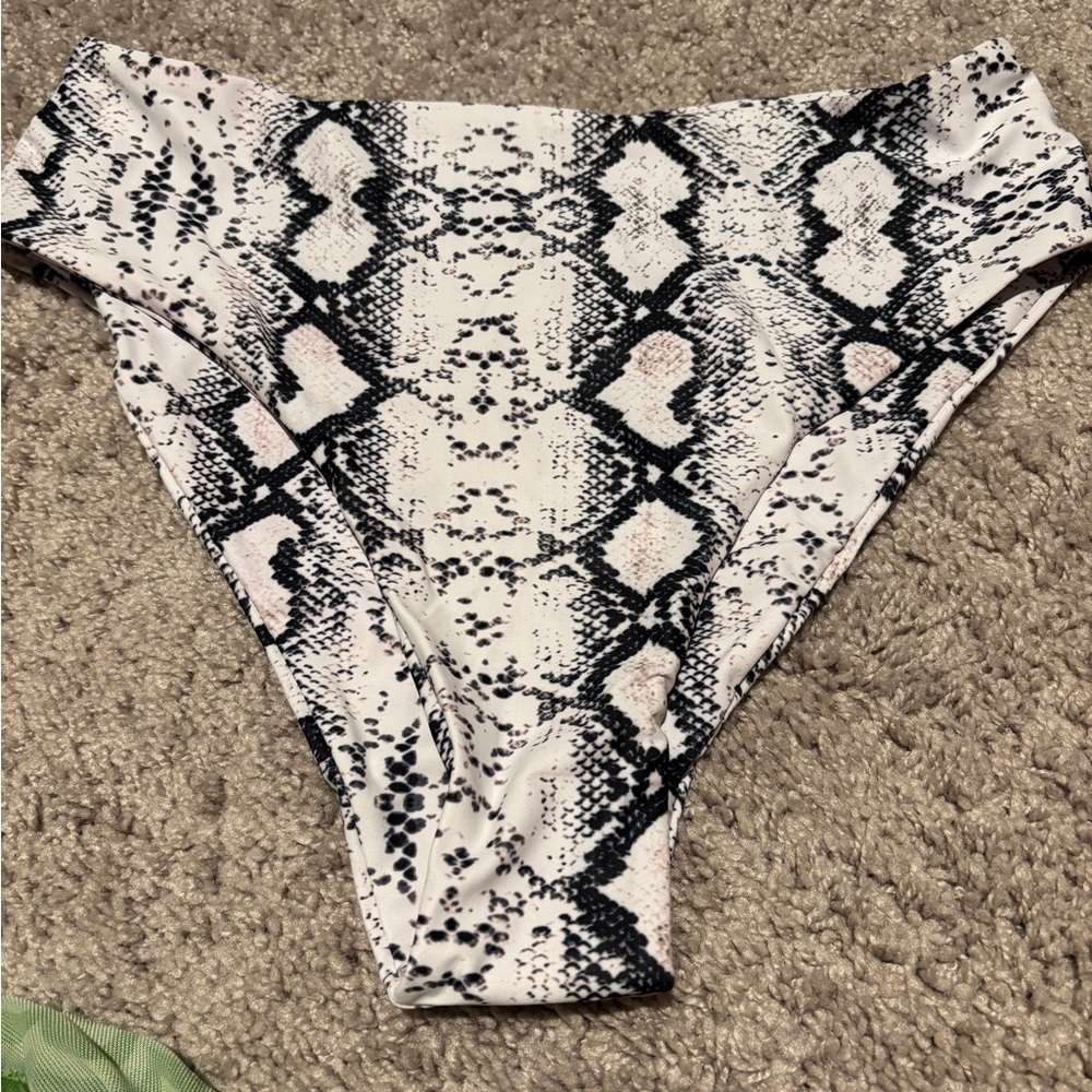 Zaful Snake Print Bikini Bottom - Black and White